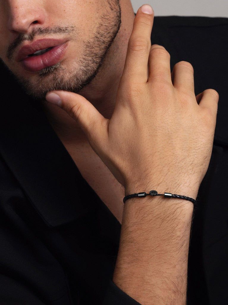 Express Your Personal Style with a Stylish Leather Bracelet